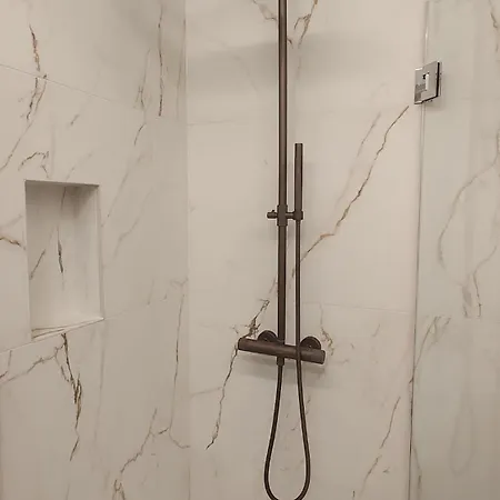 Splitter Ny I Sokkel Pa Enebolig *