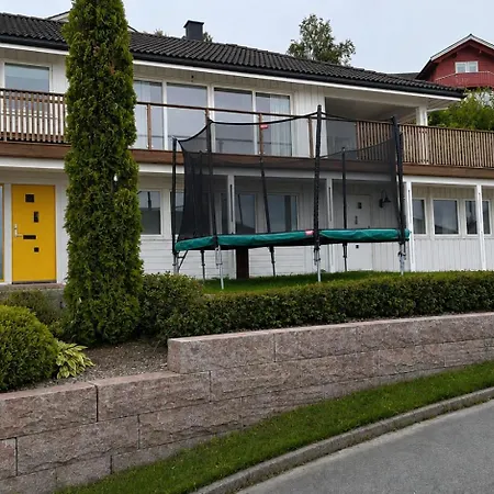 Splitter Ny I Sokkel Pa Enebolig Apartment