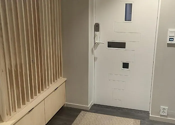 Splitter Ny I Sokkel Pa Enebolig Vikhammer